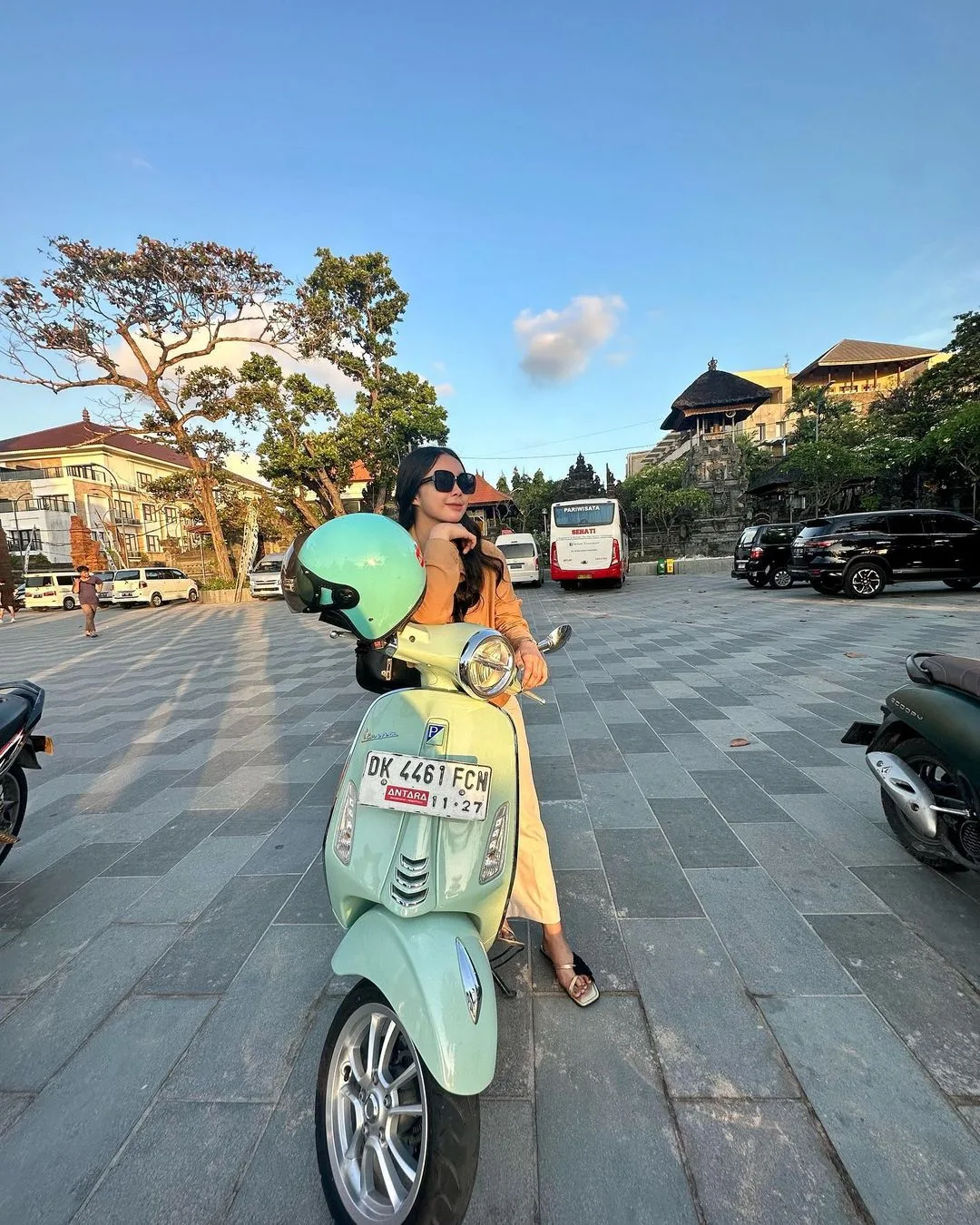 Galeri pelanggan sewa motor di Kuta, menampilkan berbagai motor yang tersedia untuk disewa.