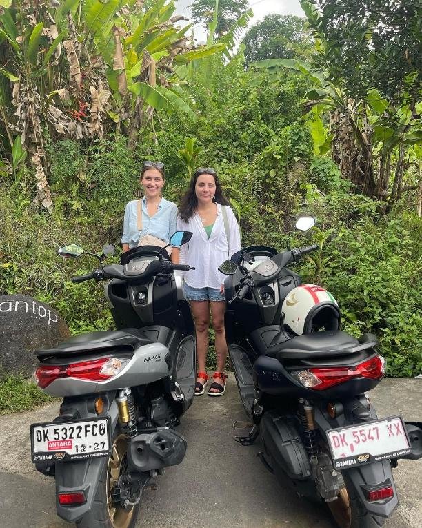 Galeri pelanggan sewa motor di antara rental, Kuta, menawarkan berbagai pengalaman sewa motor di Kuta.