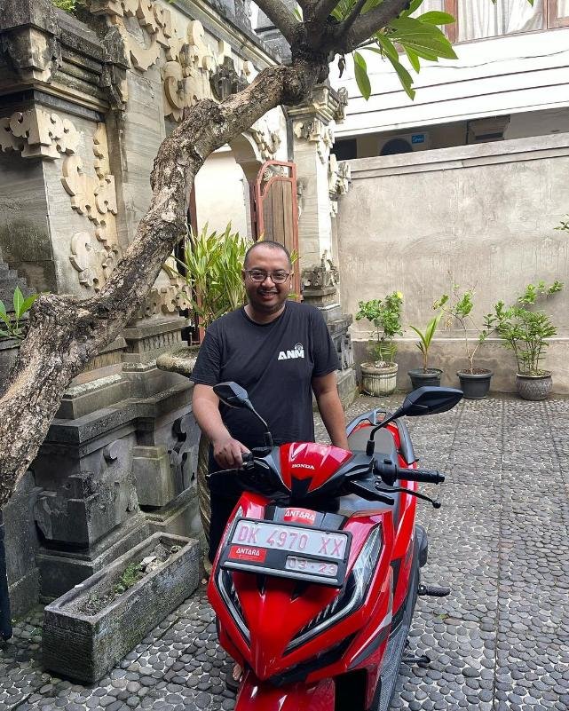 Galeri pelanggan sewa motor di antara rental, Kuta, menawarkan berbagai pengalaman sewa motor di Kuta.