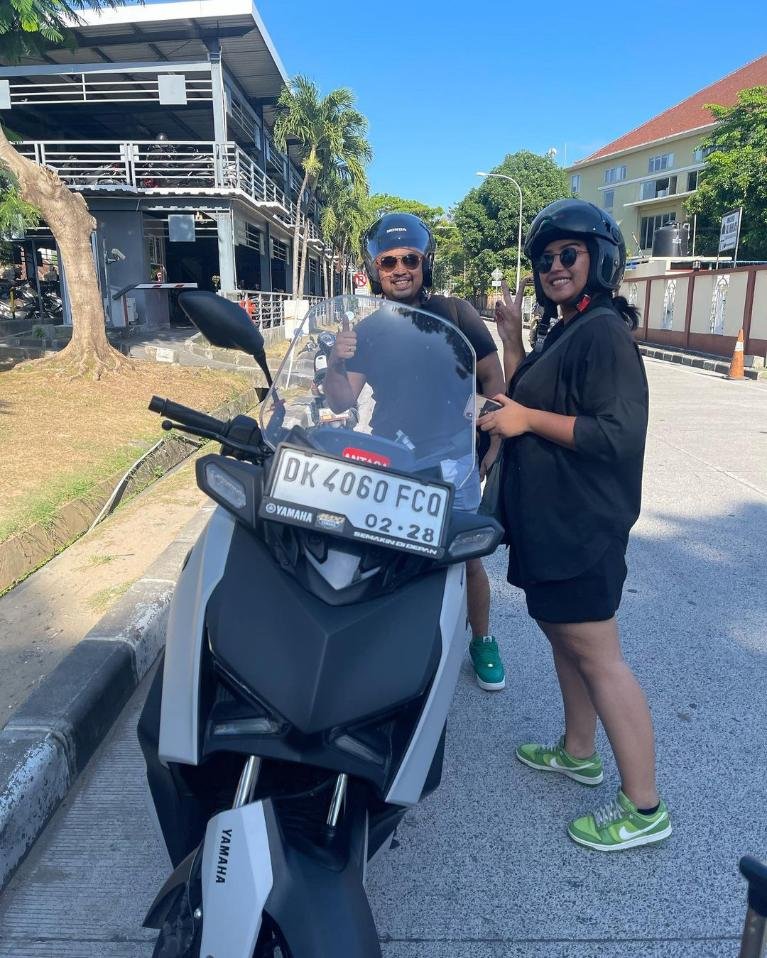 Galeri pelanggan sewa motor di antara rental, Kuta, menawarkan berbagai pengalaman sewa motor di Kuta.