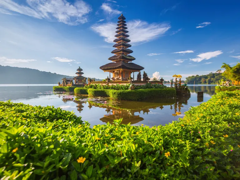 Pemandangan indah Uluwatu untuk wisatawan dengan tour Bali packages